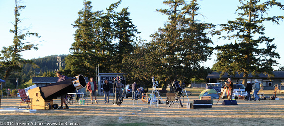 Everyone is setup and ready to observe as the sun sets