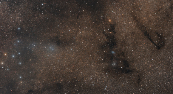 From Hook to Hook - Star and Reflection Field in Vulpecula