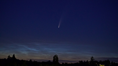 Comet C/2020 F3 (NEOWISE) & noctilucent clouds in the NE sky 
Victoria, BC, Canada - 2020-07-10, 3:20:06 AM