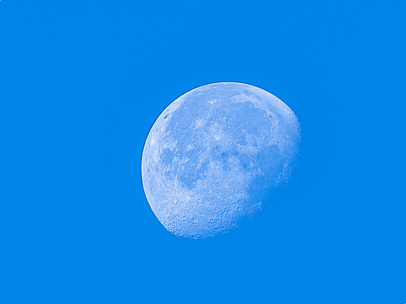 Daytime moon Sept 25, 2021