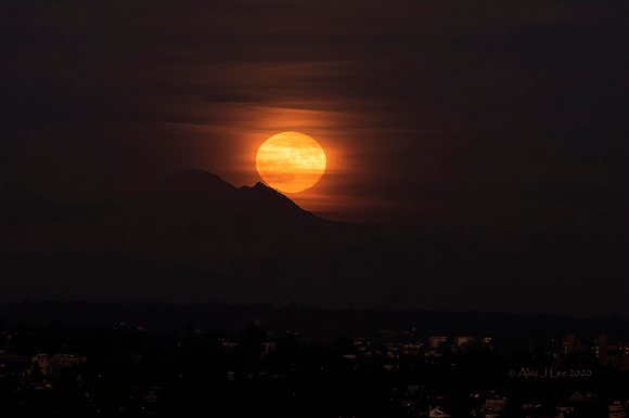 Full Moon 6 Hunter's Moon Rising over Mt Baker Oct 31 2020