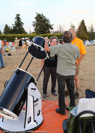 Bruno shows Les & Barb some finer points of their new 16" Dob