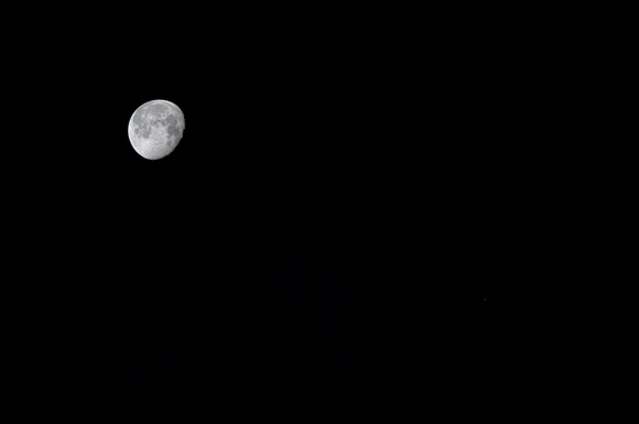 Conjunction of Mars and the Moon in the pre-dawn western sky