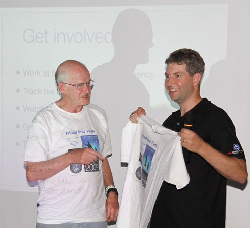 John McDonald presents Geoff Steves with an Island Star Party t-shirt